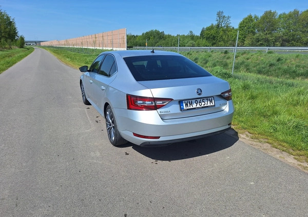 Skoda Superb cena 84000 przebieg: 112000, rok produkcji 2019 z Przedbórz małe 137